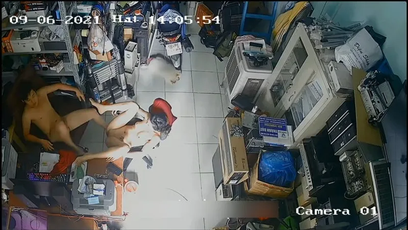 Bà xã chồng trả bài nhau trong của chim máy tính